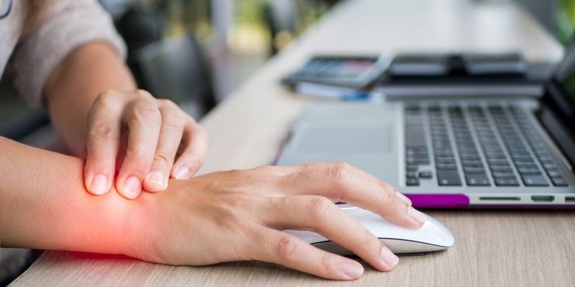 Para quem fica muito tempo digitando, esses exercícios ajudam a fortalecer o pulso