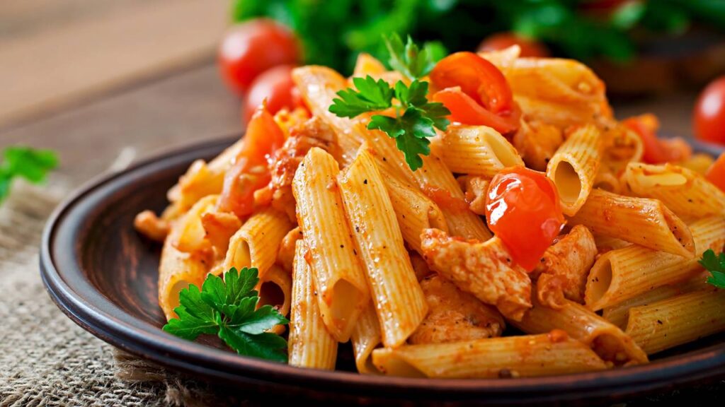 Macarrão de panela de pressão pronto em 10 minutos