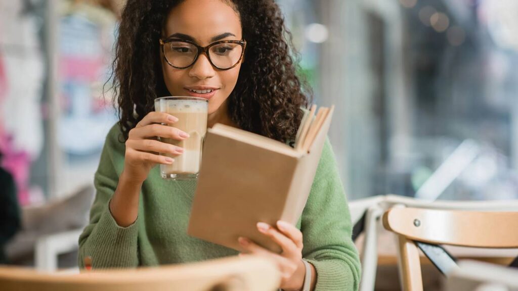 Como desenvolver o hábito de ler livros de forma constante, segundo especialistas