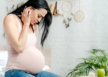 Dicas para lidar com a culpa materna em rotinas agitadas, segundo terapeutas