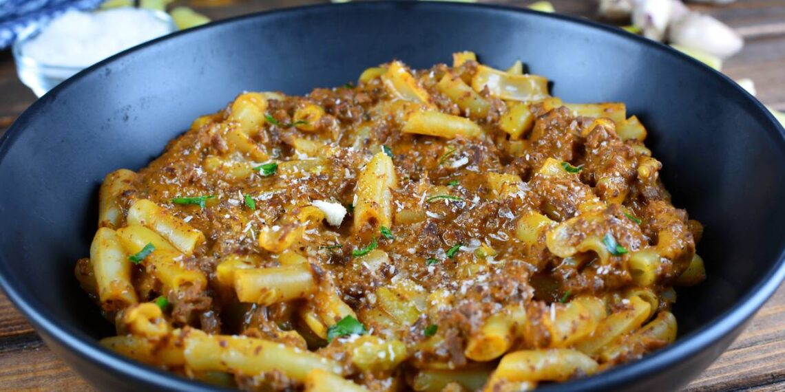 Macarrão de panela de pressão pronto em 10 minutos