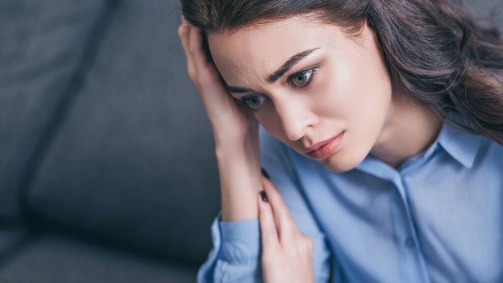 Por que mulheres temem ficar sozinhas e como superar esse medo, segundo a psicologia