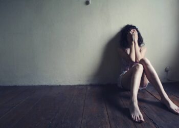 Por que mulheres temem ficar sozinhas e como superar esse medo, segundo a psicologia