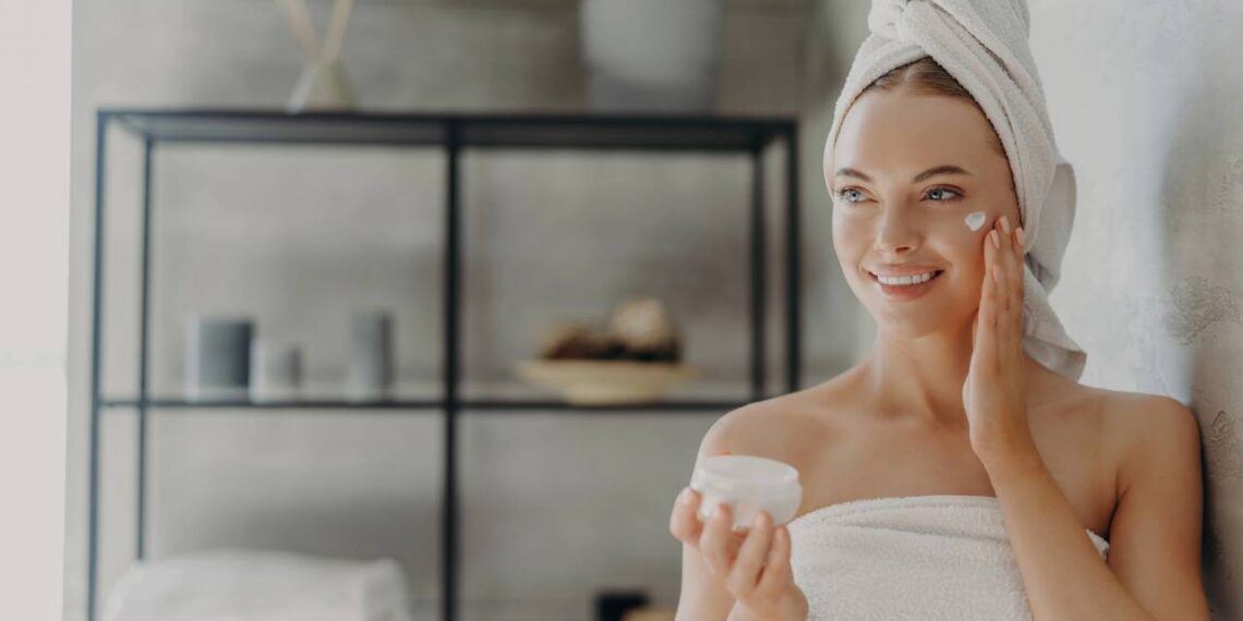 Dicas para uma rotina de beleza matinal rápida e eficaz, segundo especialistas