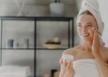 Dicas para uma rotina de beleza matinal rápida e eficaz, segundo especialistas