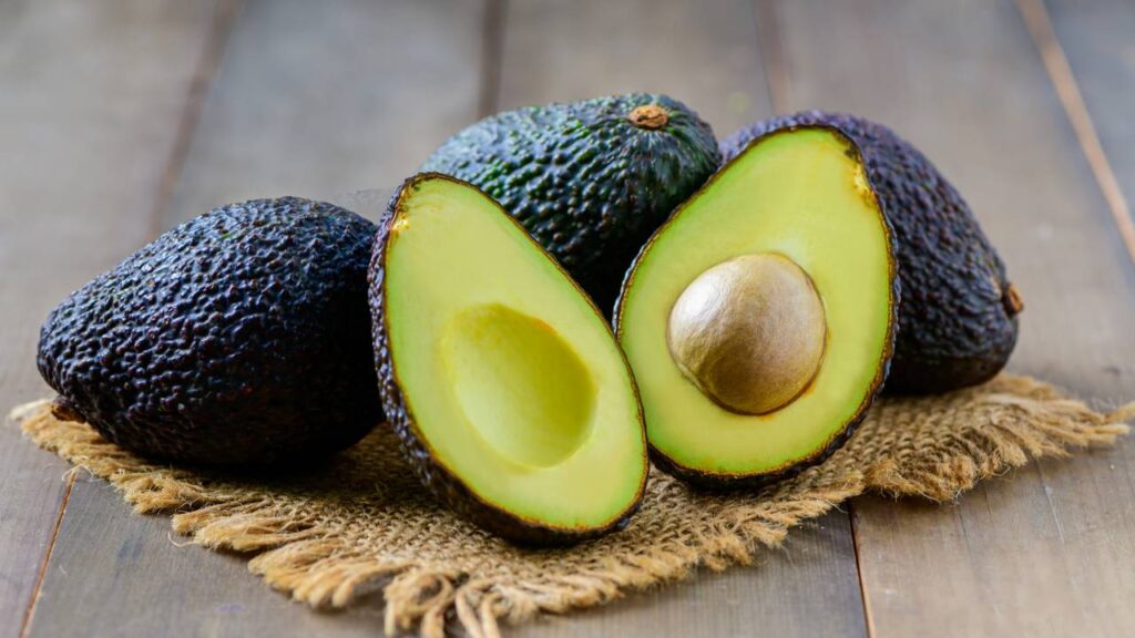 Esta vitamina cremosa de abacate com cacau combate o estresse