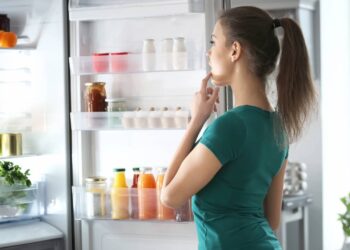 Por que abrimos a geladeira sem ter fome, segundo a psicologia