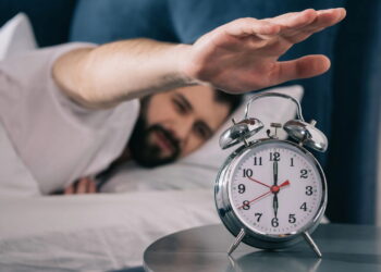 Movimentos matinais que despertam o corpo e a disposição