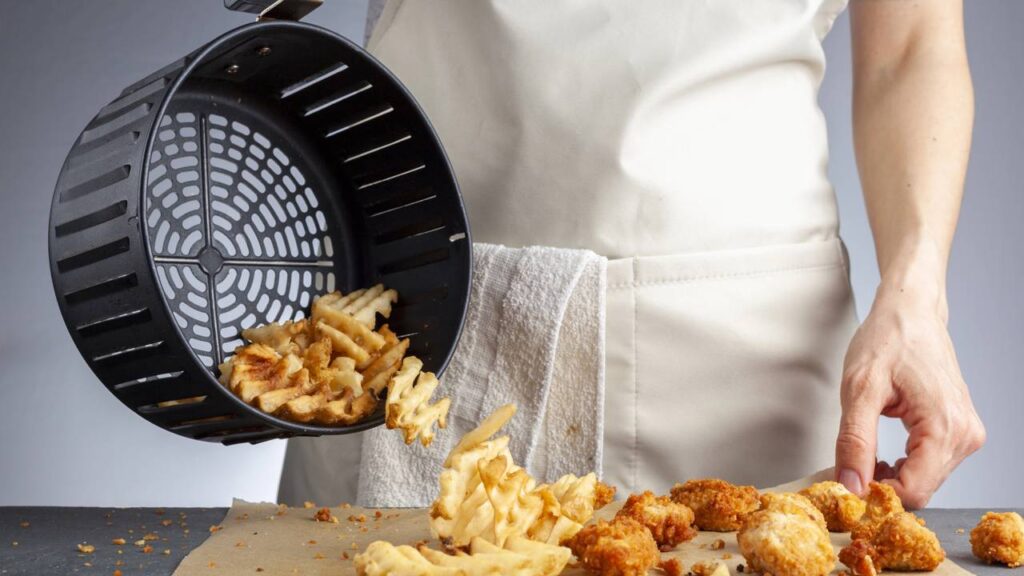 Nem todos os alimentos podem ir na air fryer, saiba quais