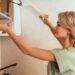 Você pode estar atraindo pragas para sua cozinha com sua esponja e panos úmidos