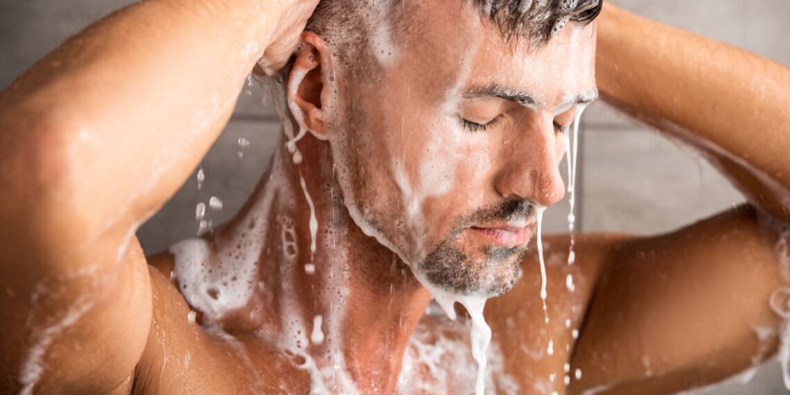 Conheça os benefícios do banho quente para corpo e mente