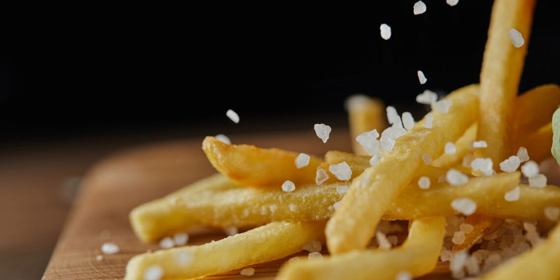 O truque simples com vinagre que deixa as batatas mais crocantes