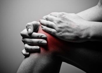 As causas mais comuns de dor no joelho e o que fazer para prevenir ou tratar sem cirurgia