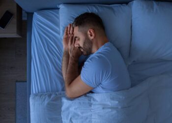 Hábitos práticos que ajudam a melhorar o descanso noturno, com ajustes simples na rotina