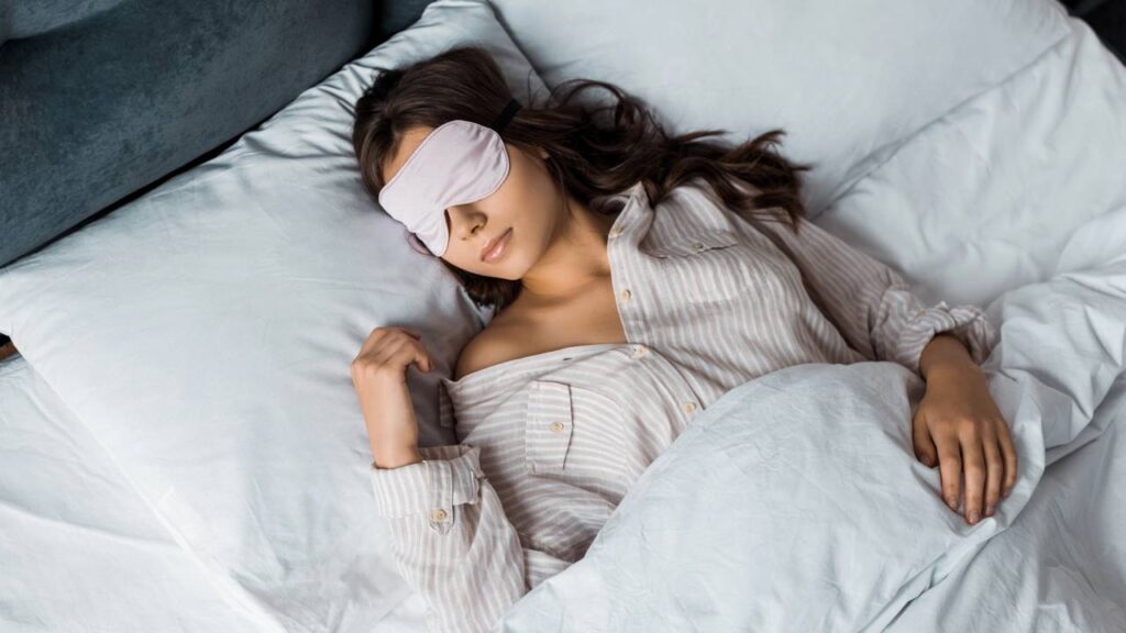 Truques noturnos para cuidar da pele e do cabelo enquanto dorme