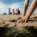 Cavar na praia pode ser mais perigoso que ataque de tubarão