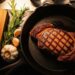 Conheça a regra 3-3-2-2 para fazer bifes perfeitos como restaurantes