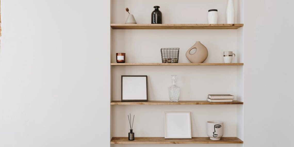 3 dicas para você que não sabe como decorar a estante