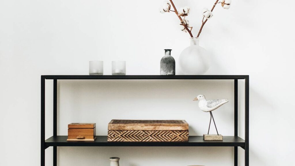 3 dicas para você que não sabe como decorar a estante