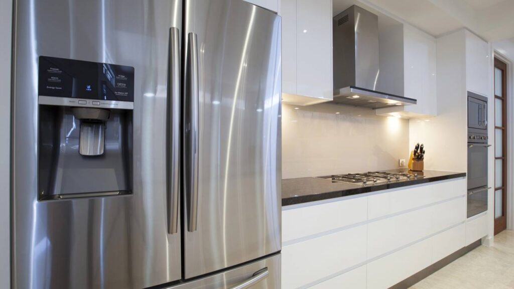 Este item da cozinha é o que mais gasta luz à noite