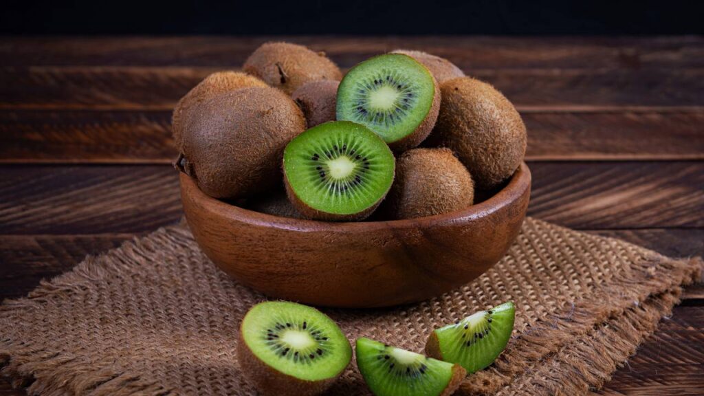 O poder do kiwi que fortalece a imunidade e melhora a digestão