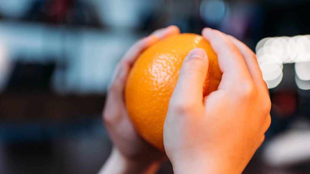 Esta vitamina detox auxilia na redução do inchaço