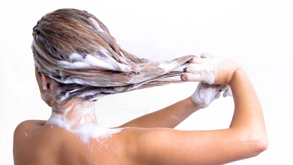 Saiba como clarear o cabelo de forma natural e sem química