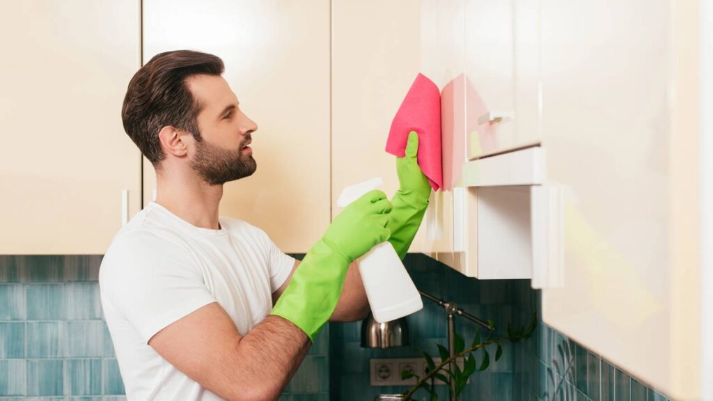 Como usar vinagre para remover gordura da cozinha em instantes