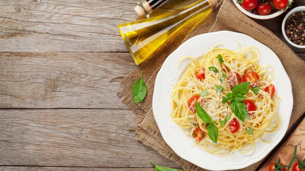 Macarrão cremoso pronto em 9 minutos com só 3 ingredientes