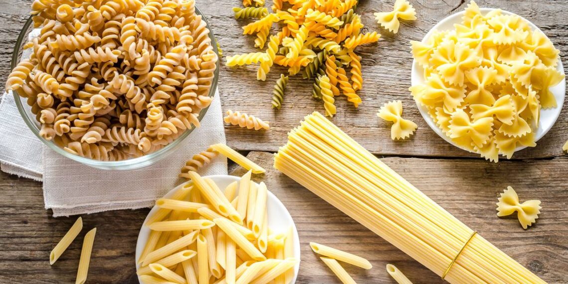 Aprenda a cozinhar macarrão do jeito certo e sem grudar