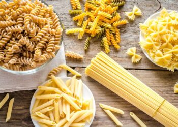 Aprenda a cozinhar macarrão do jeito certo e sem grudar