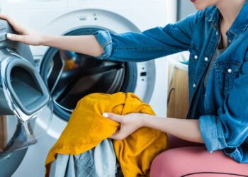 Saiba qual é o melhor horário para usar a máquina de lavar e economizar