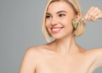 Massagem facial que transforma o rosto e deixa o contorno mais fino