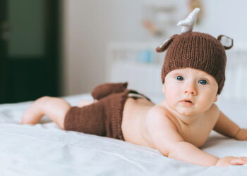 Nomes de meninos em 2026 apontam volta dos clássicos curtos e duráveis