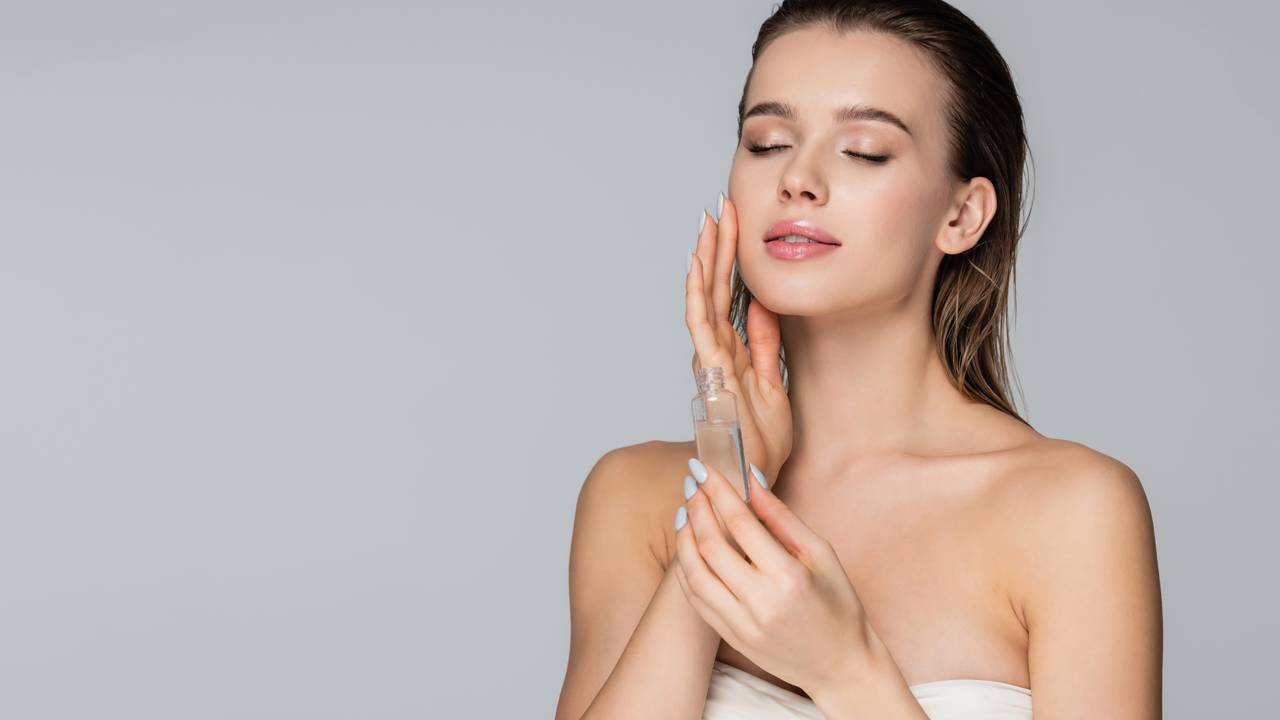 O óleo que pode fazer um milagre na pele eliminando acnes