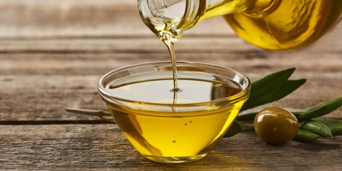 Fio de azeite tem mais calorias do que você imagina, segundo nutricionista