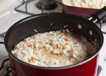 O que nunca deve ir à panela se você quer o arroz perfeito