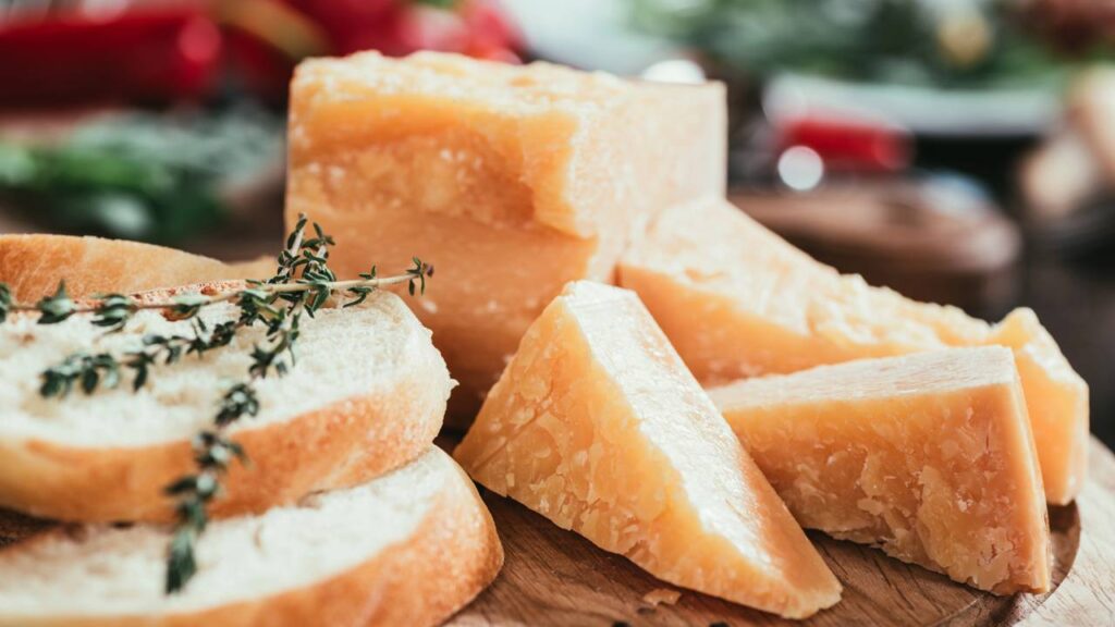 Nem muçarela, nem feta: qual é o queijo mais saudável