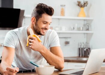 Banana 2 em 1: o alimento que alivia a constipação e controla a diarreia