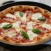Adeus ao forno: faça pizza frita na forma em 4 passos