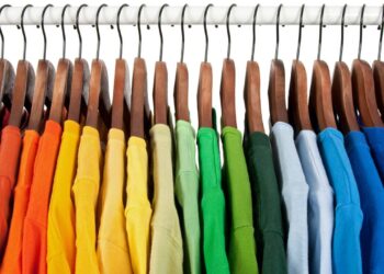 A psicologia revela as três cores que pessoas inteligentes preferem usar