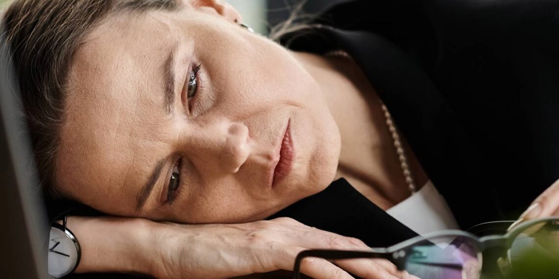 Como o cérebro reage à sobrecarga emocional, segundo psicologia