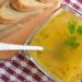 Receita simples de sopa detox que ajuda a melhorar o fígado