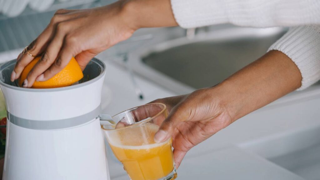 Nem cremes caros, nem maquiagem: essa fruta deixa a pele mais bonita