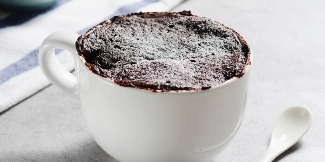 Bolo de caneca perfeito com poucos ingredientes em 2 minutos