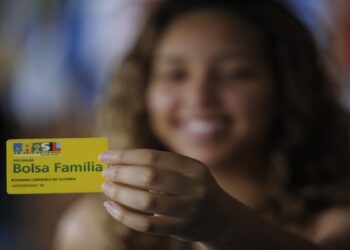Governo antecipa pagamentos de dezembro do Bolsa Família em 2025 com consulta pelo NIS