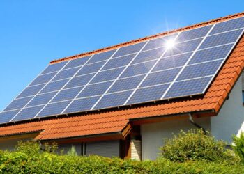 Saiba como é investir em placas solares em casa em 2026 com a taxação na energia solar