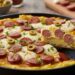 2 batatas, 2 ovos e 2 salsichas é o que você precisa para fazer esta receita deliciosa