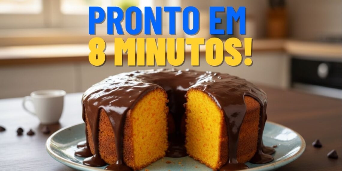 Bolo de cenoura com ganache de chocolate pronto em 8 minutos