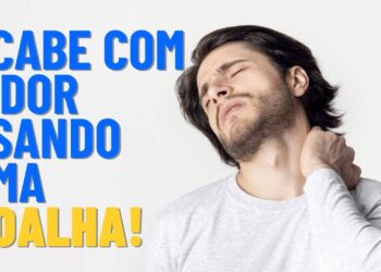 Acabe com a dor nos ombros e no pescoço usando uma toalha